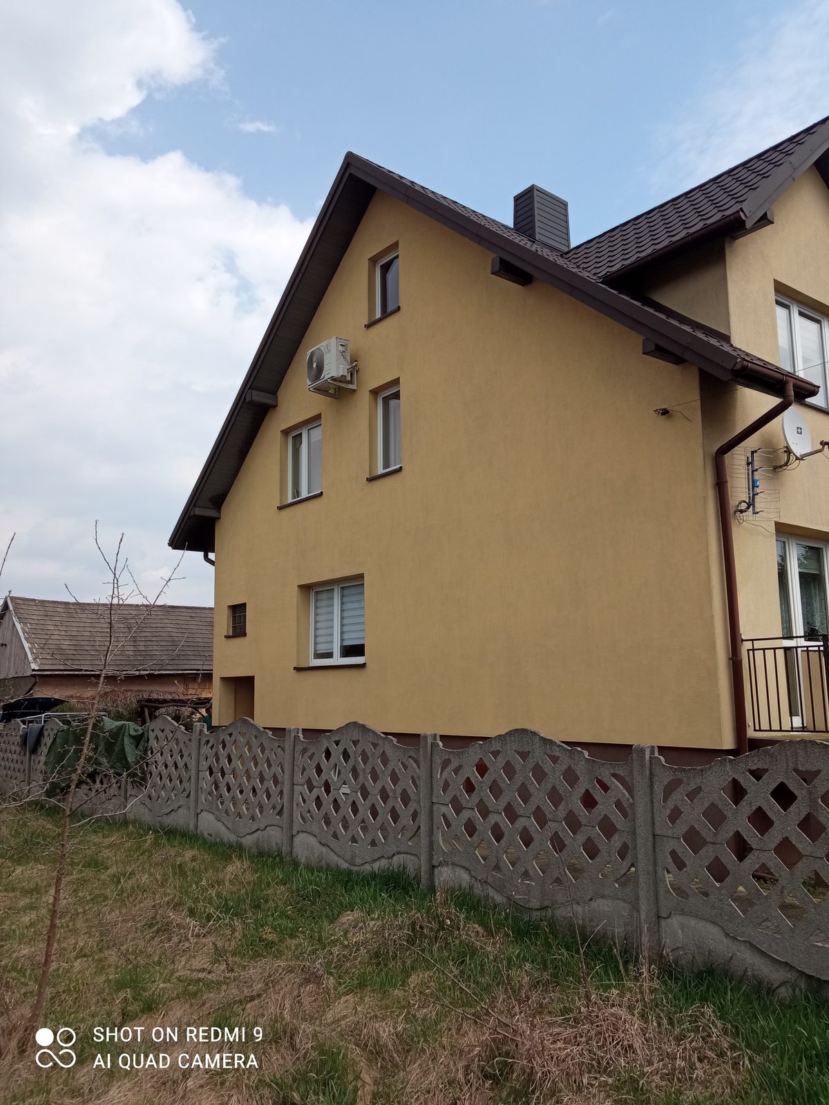 Mycie elewacji gorącą wodą Tychy - czysta elewacja po myciu